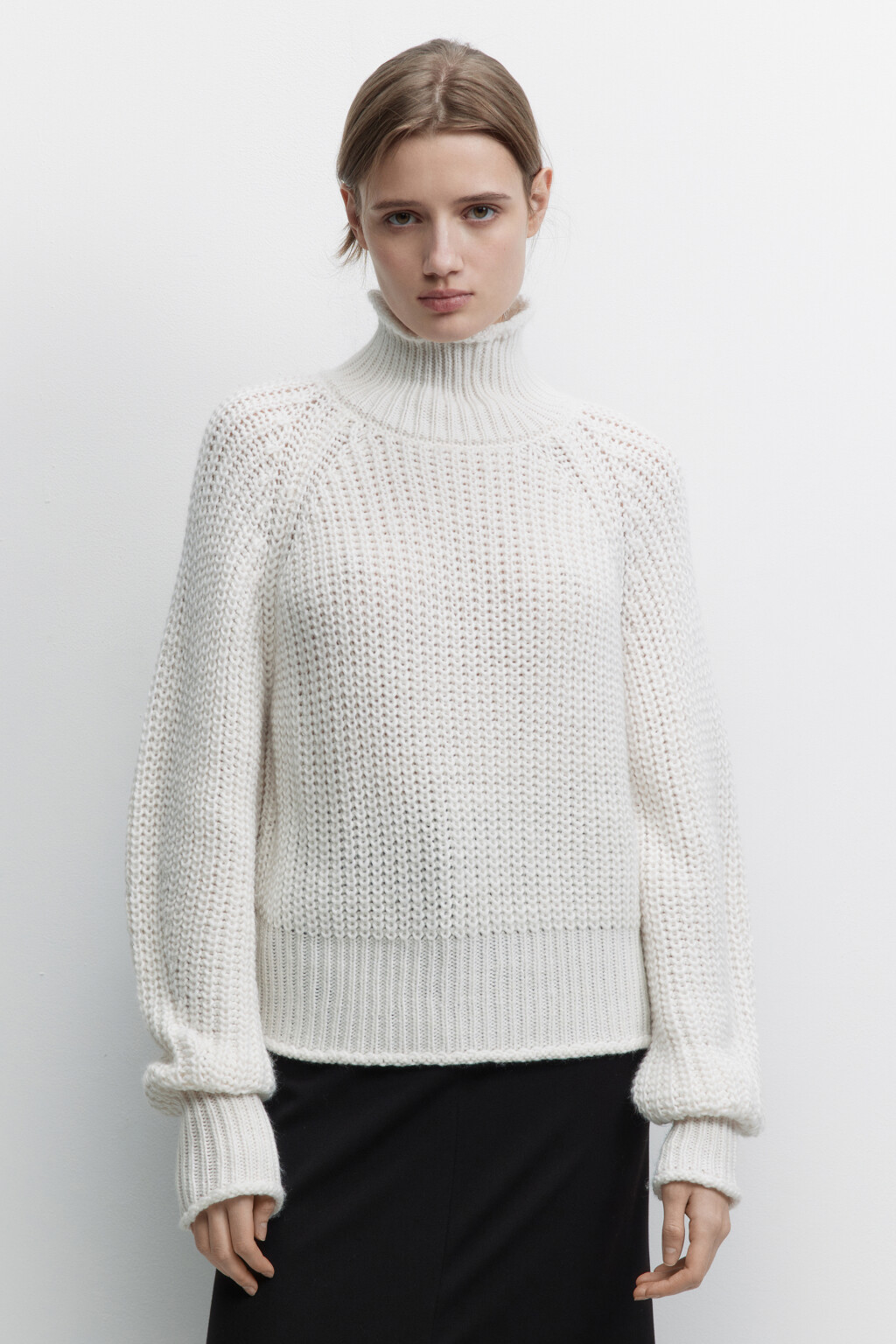 Свитер крупной фактурной вязки - цвет бежевый - 2