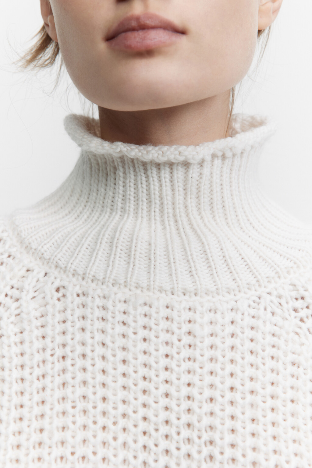 Свитер крупной фактурной вязки - цвет бежевый - 6