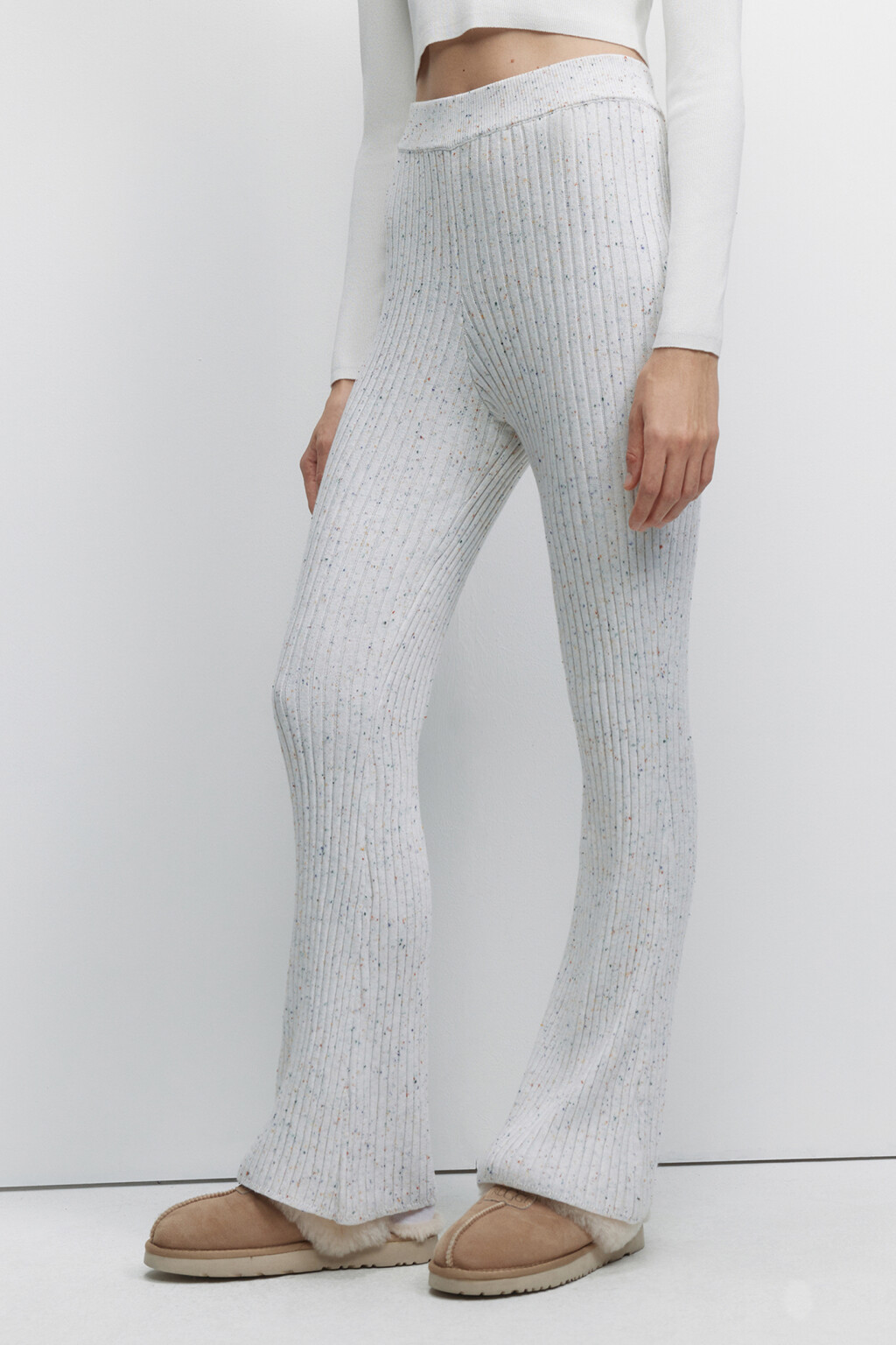 Брюки клеш вязаные теплые со средней посадкой - цвет бежевый - 3