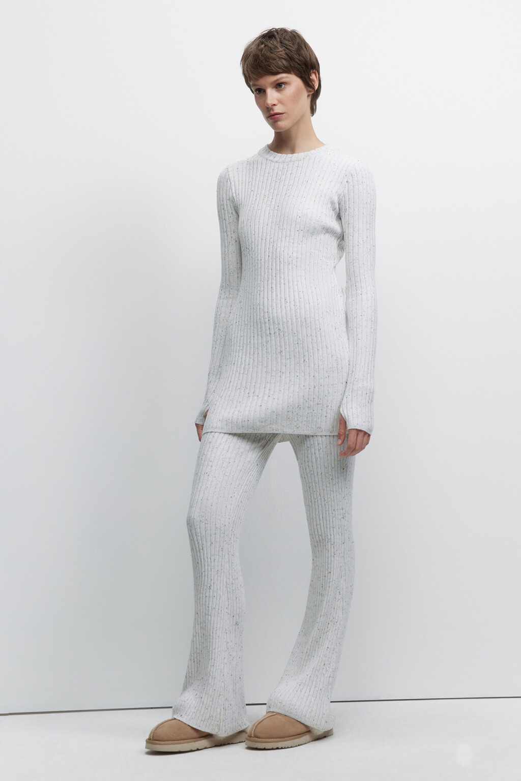 Брюки клеш вязаные теплые со средней посадкой - цвет бежевый - 5