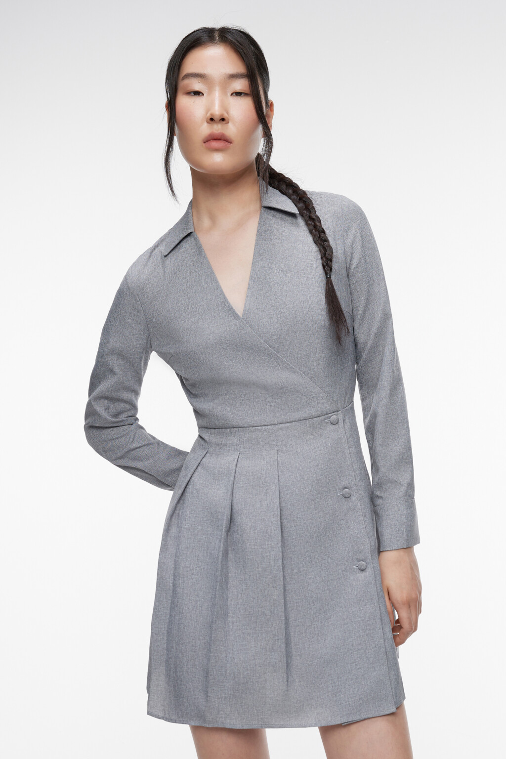 Платье-рубашка мини приталенное с V-вырезом - цвет серый - 2