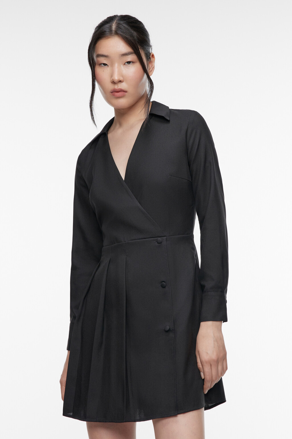 Платье-рубашка мини приталенное с V-вырезом - цвет черный - 2