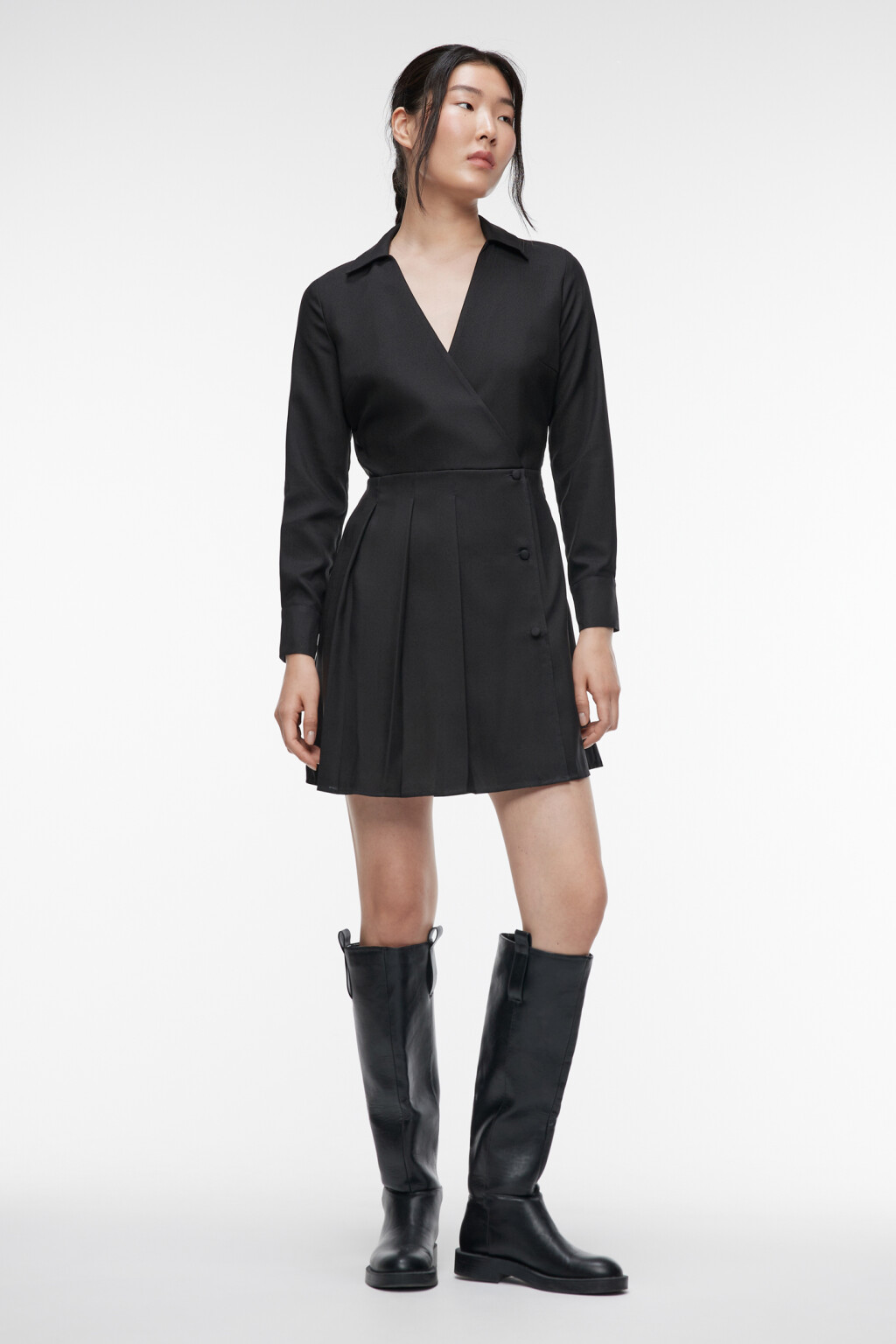 Платье-рубашка мини приталенное с V-вырезом - цвет черный - 5