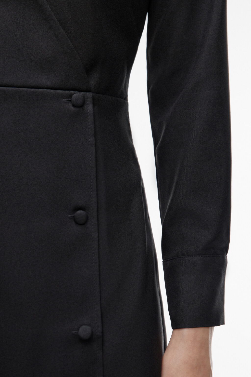 Платье-рубашка мини приталенное с V-вырезом - цвет черный - 7