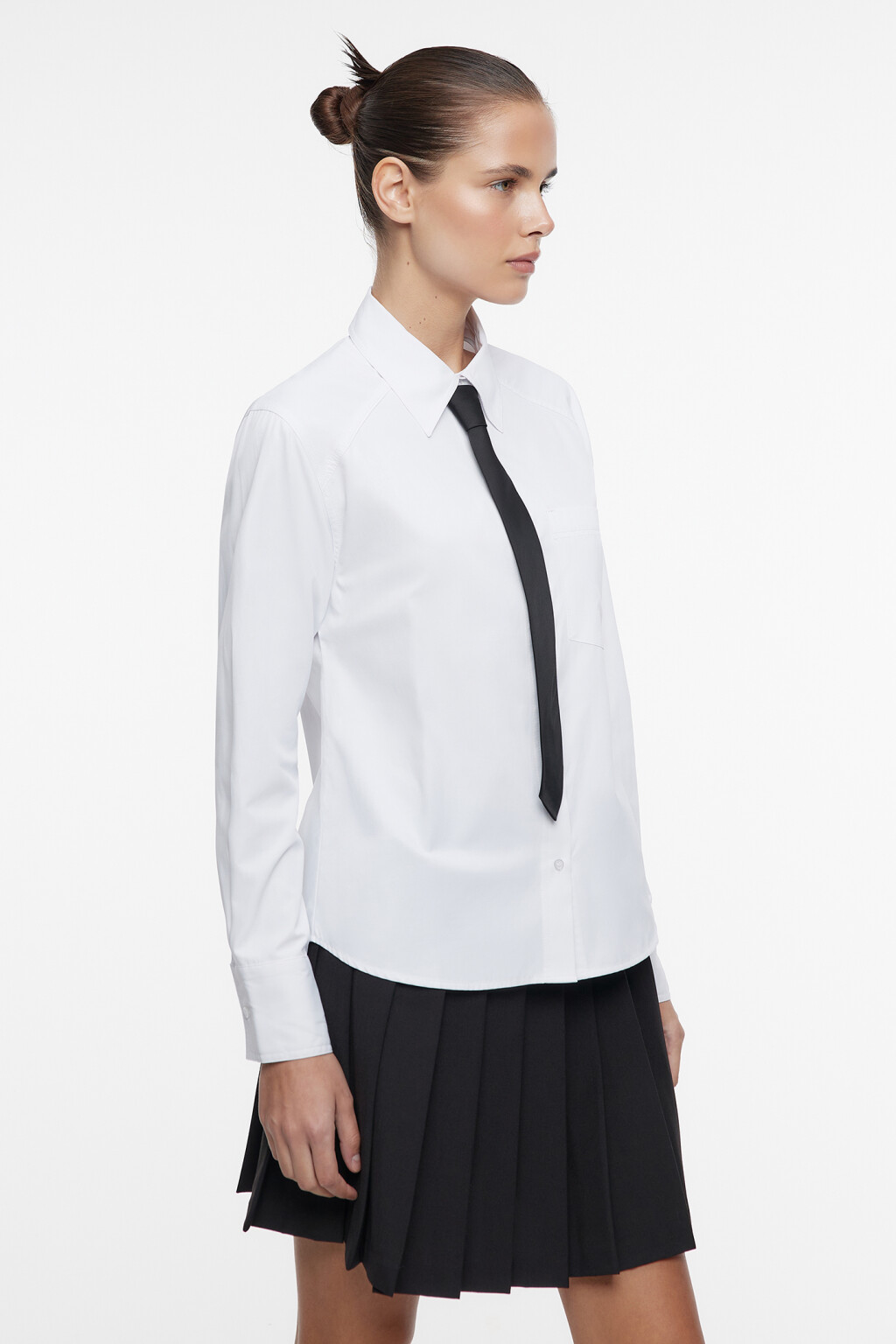 Блузка-рубашка приталенная с вышивкой и галстуком - цвет белый - 3