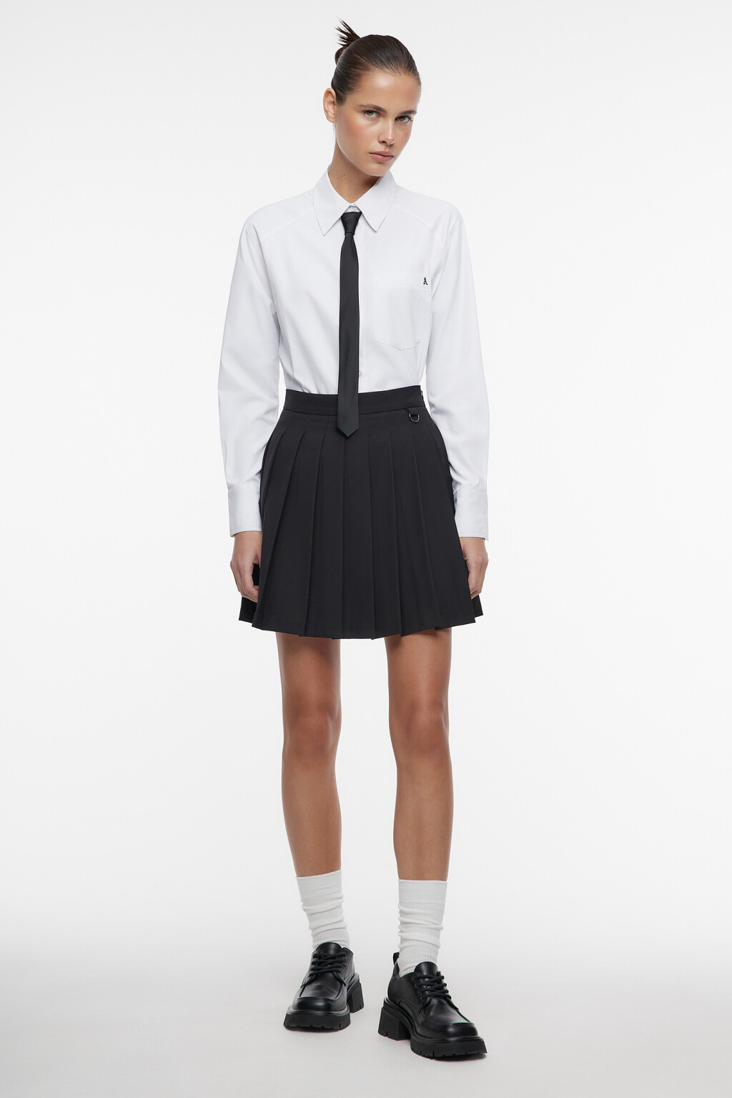 Блузка-рубашка приталенная с вышивкой и галстуком - цвет белый - 1