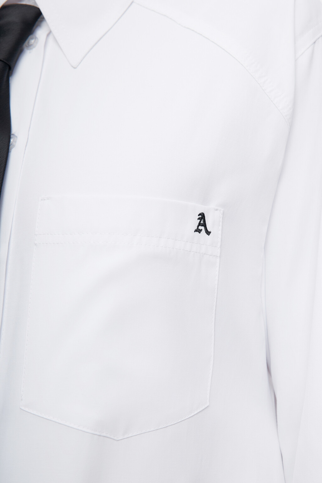 Блузка-рубашка приталенная с вышивкой и галстуком - цвет белый - 6