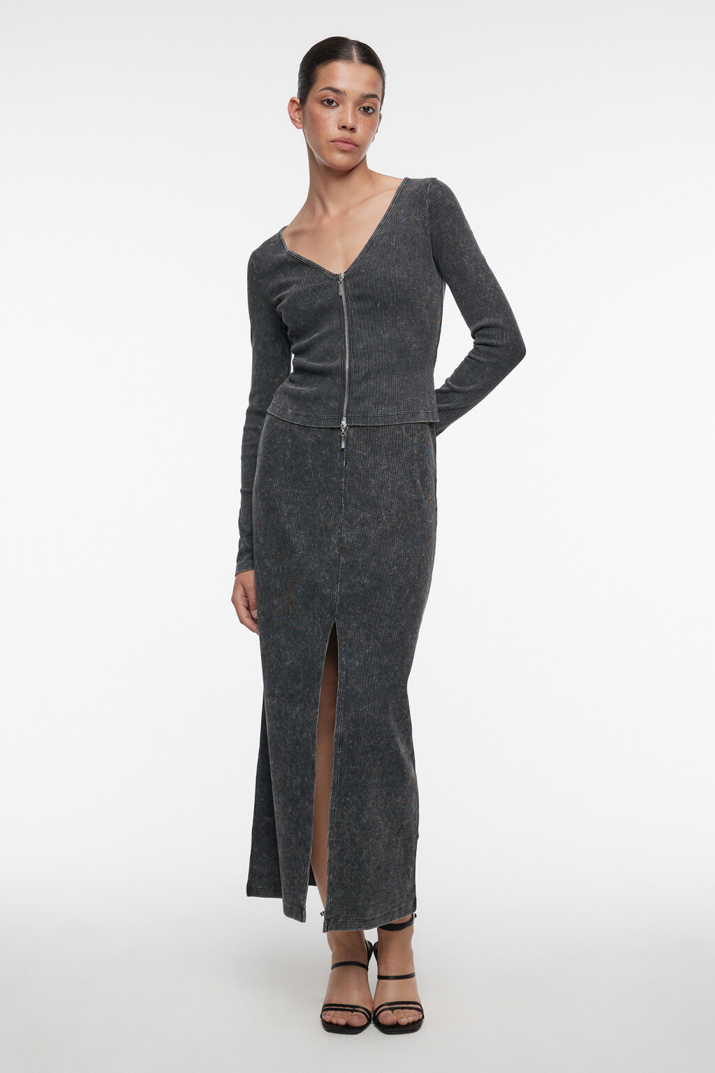 Юбка-карандаш миди трикотажная с вареным эффектом - цвет черный - 4