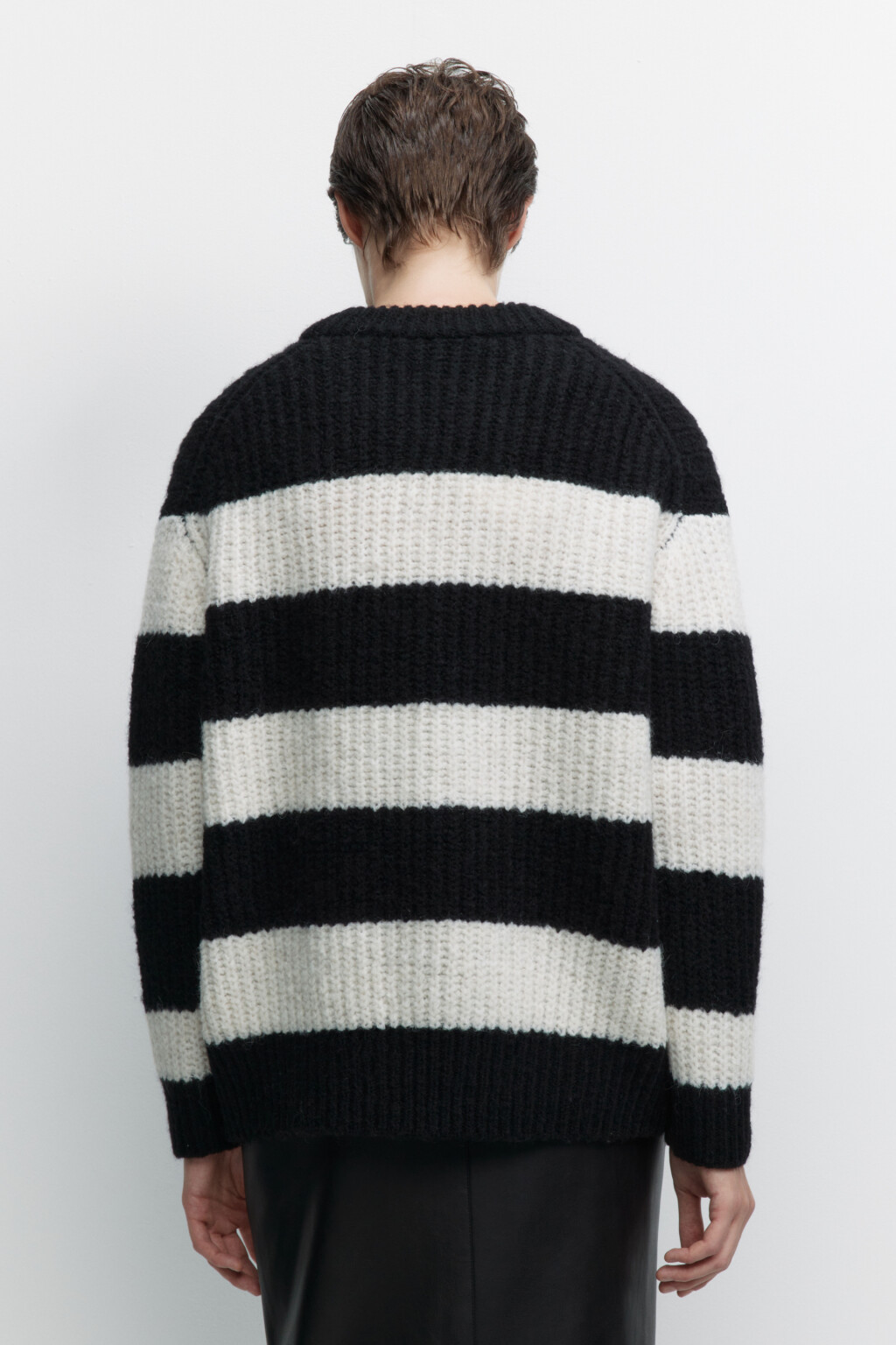 Джемпер вязаный пушистый из шерсти и альпака - цвет черный - 5