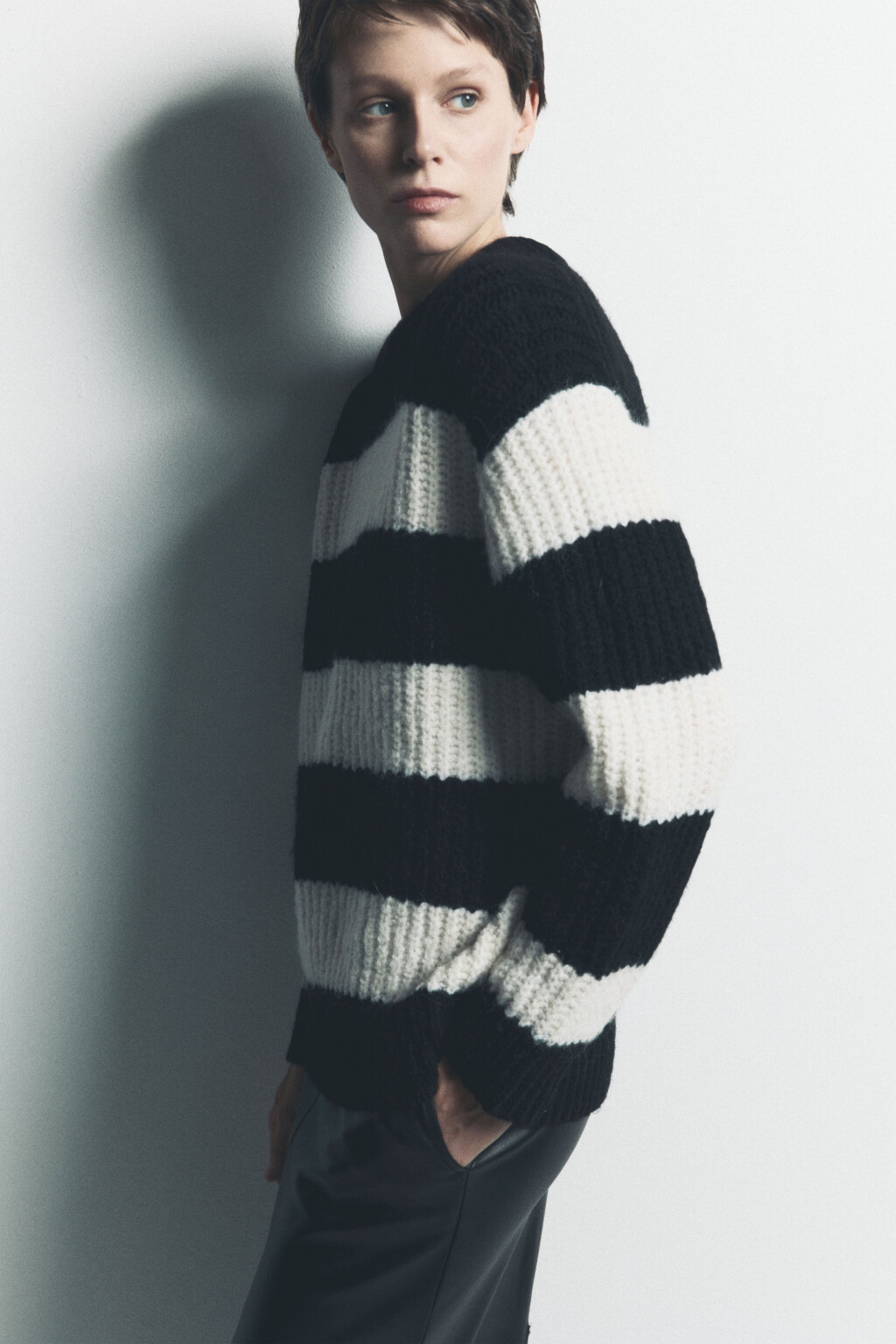 Джемпер вязаный пушистый из шерсти и альпака - цвет черный - 1