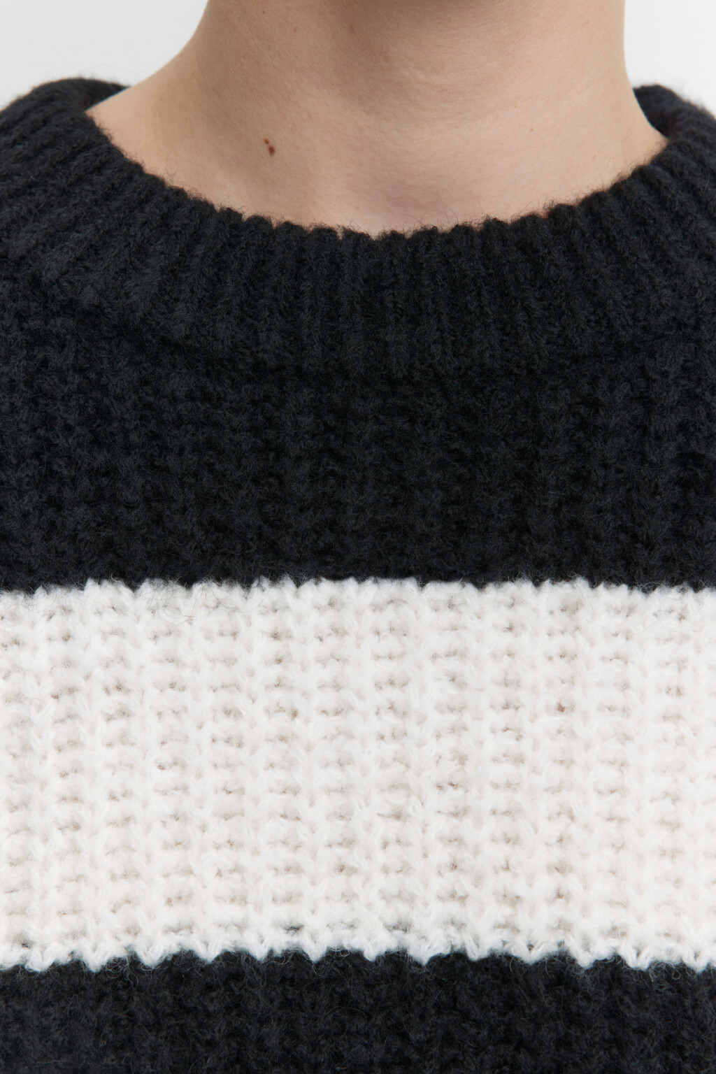 Джемпер вязаный пушистый из шерсти и альпака - цвет черный - 7