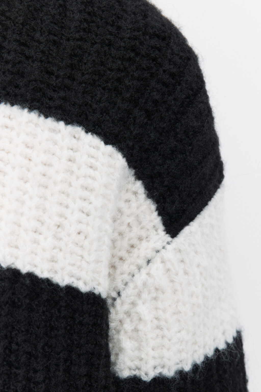 Джемпер вязаный пушистый из шерсти и альпака - цвет черный - 8