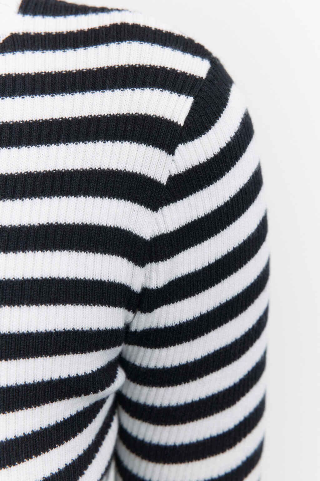 Джемпер-лонгслив облегающий в полоску - цвет черный - 6