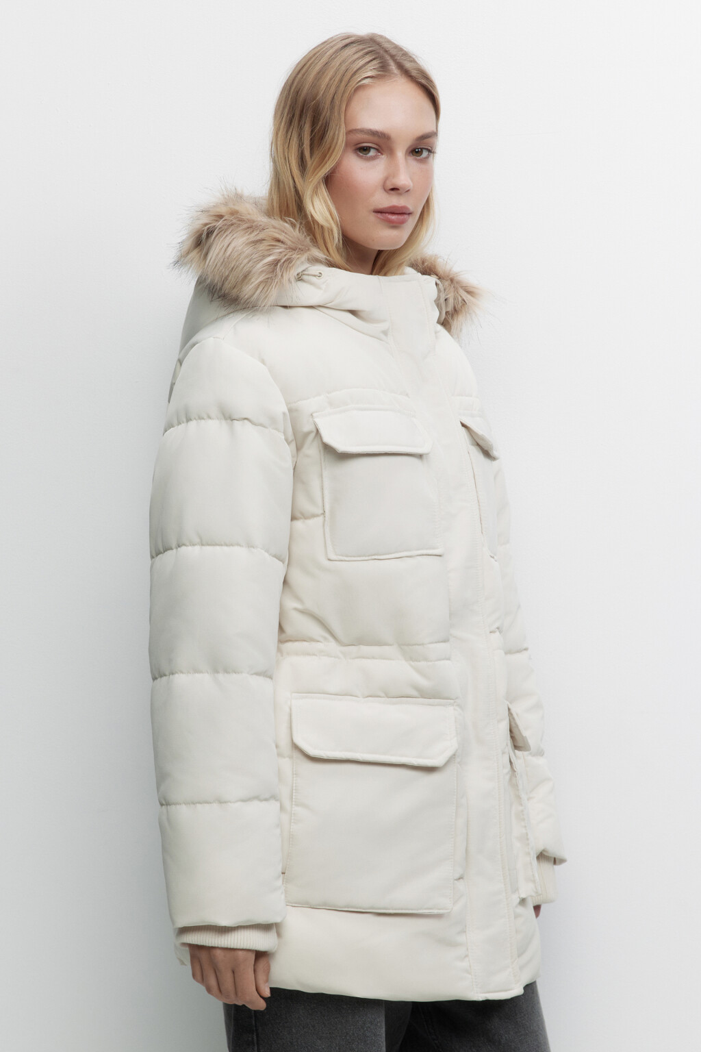 Куртка-парка стеганая утепленная с опушкой на капюшоне - цвет бежевый - 4