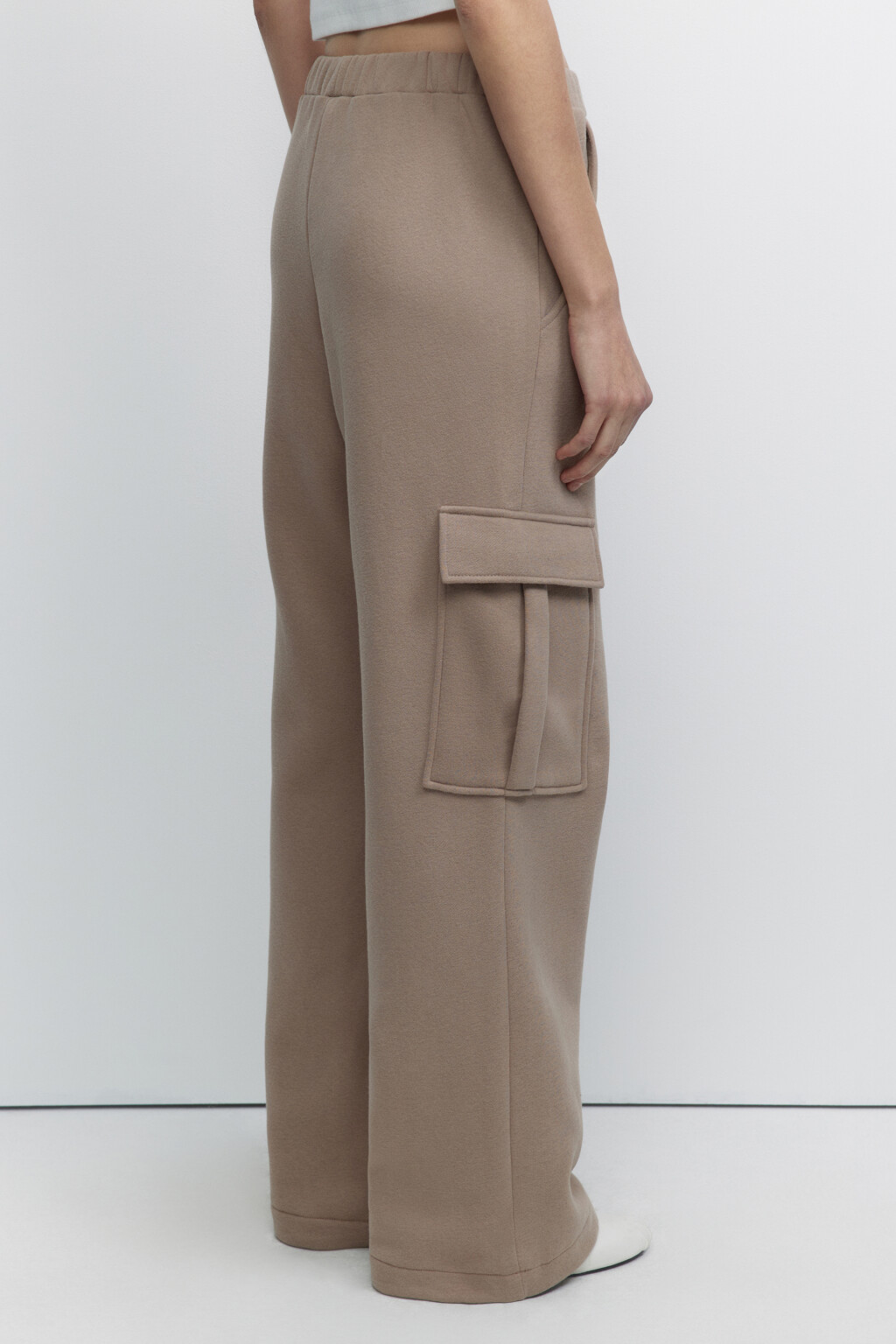 Брюки широкие трикотажные с карманами карго - цвет бежевый - 3