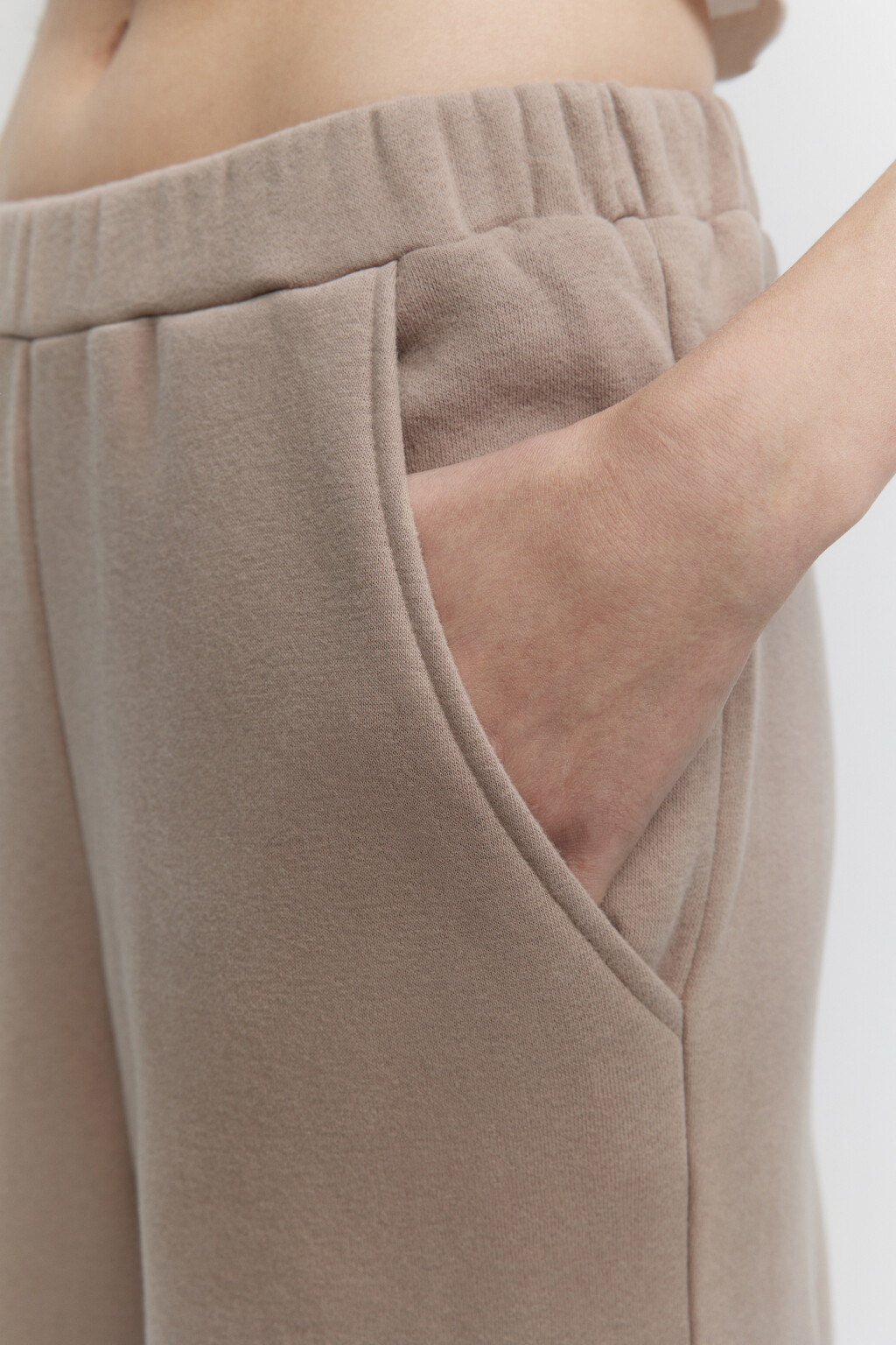 Брюки широкие трикотажные с карманами карго - цвет бежевый - 5