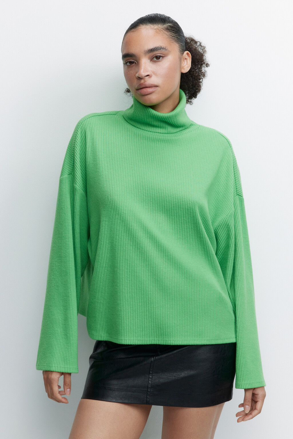 Свитер oversize с воротником в рубчик - цвет зеленый - 2