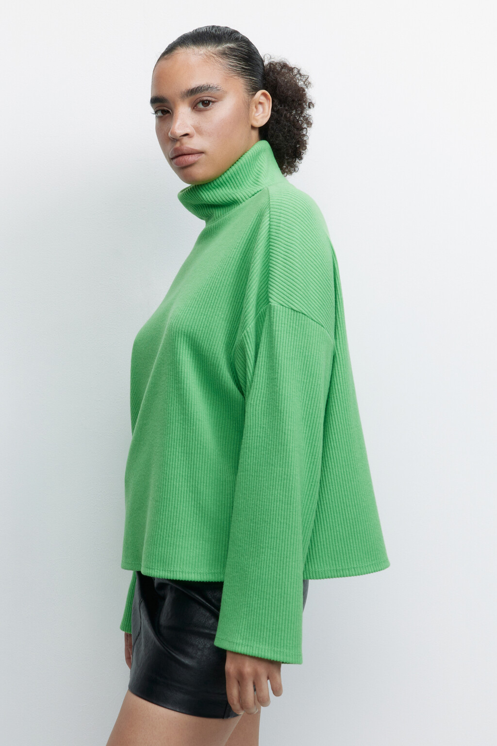 Свитер oversize с воротником в рубчик - цвет зеленый - 3