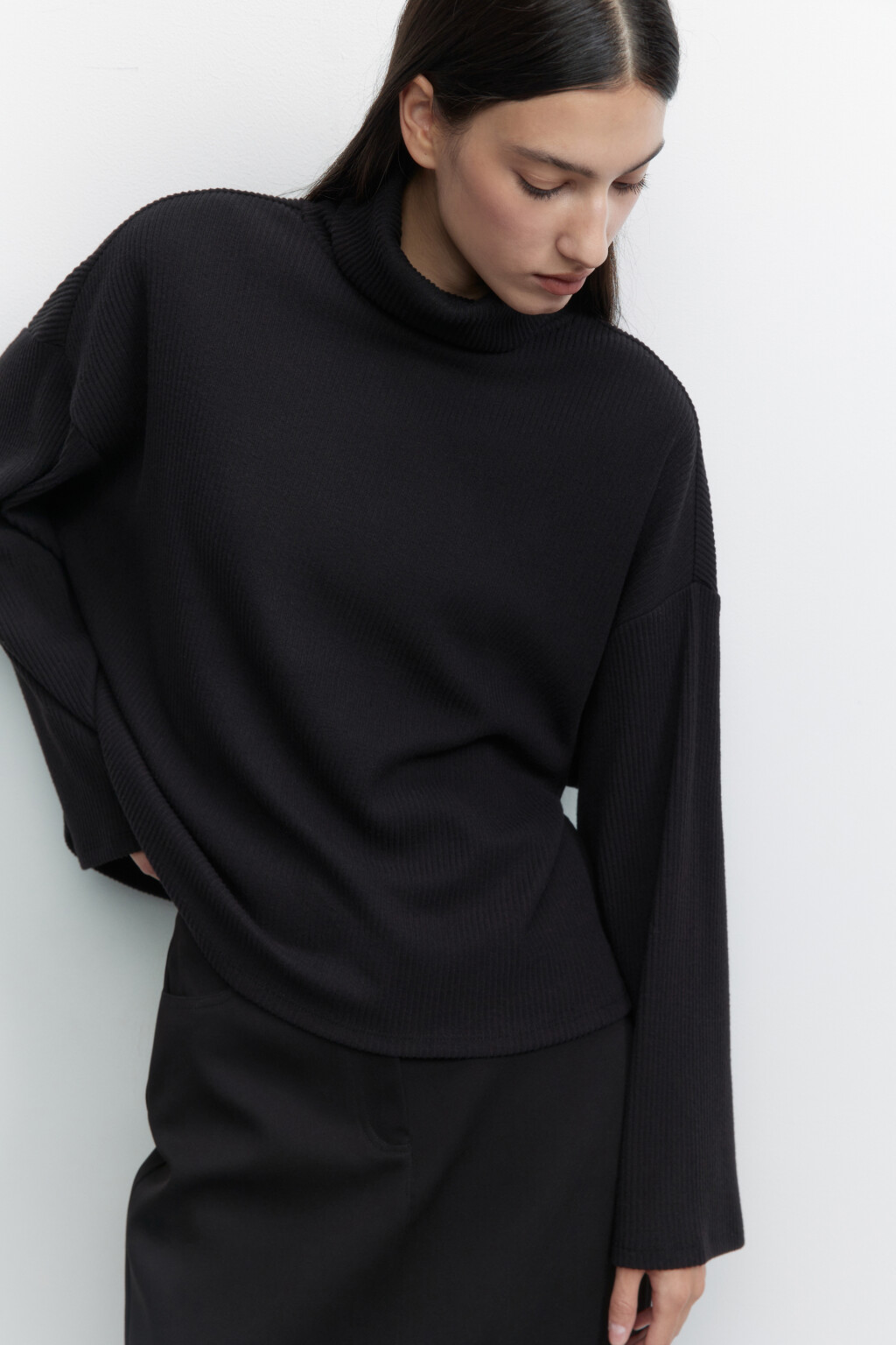 Свитер oversize с воротником в рубчик - цвет черный - 6
