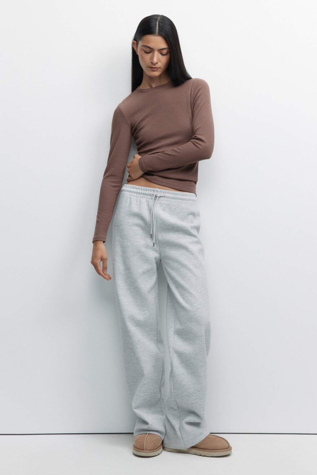 Лонгслив облегающий в рубчик в базовых цветах - цвет коричневый - 1