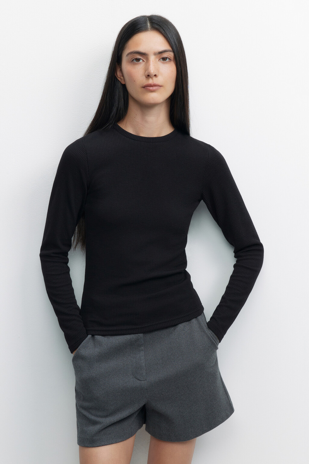 Лонгслив облегающий в рубчик в базовых цветах - цвет черный - 2