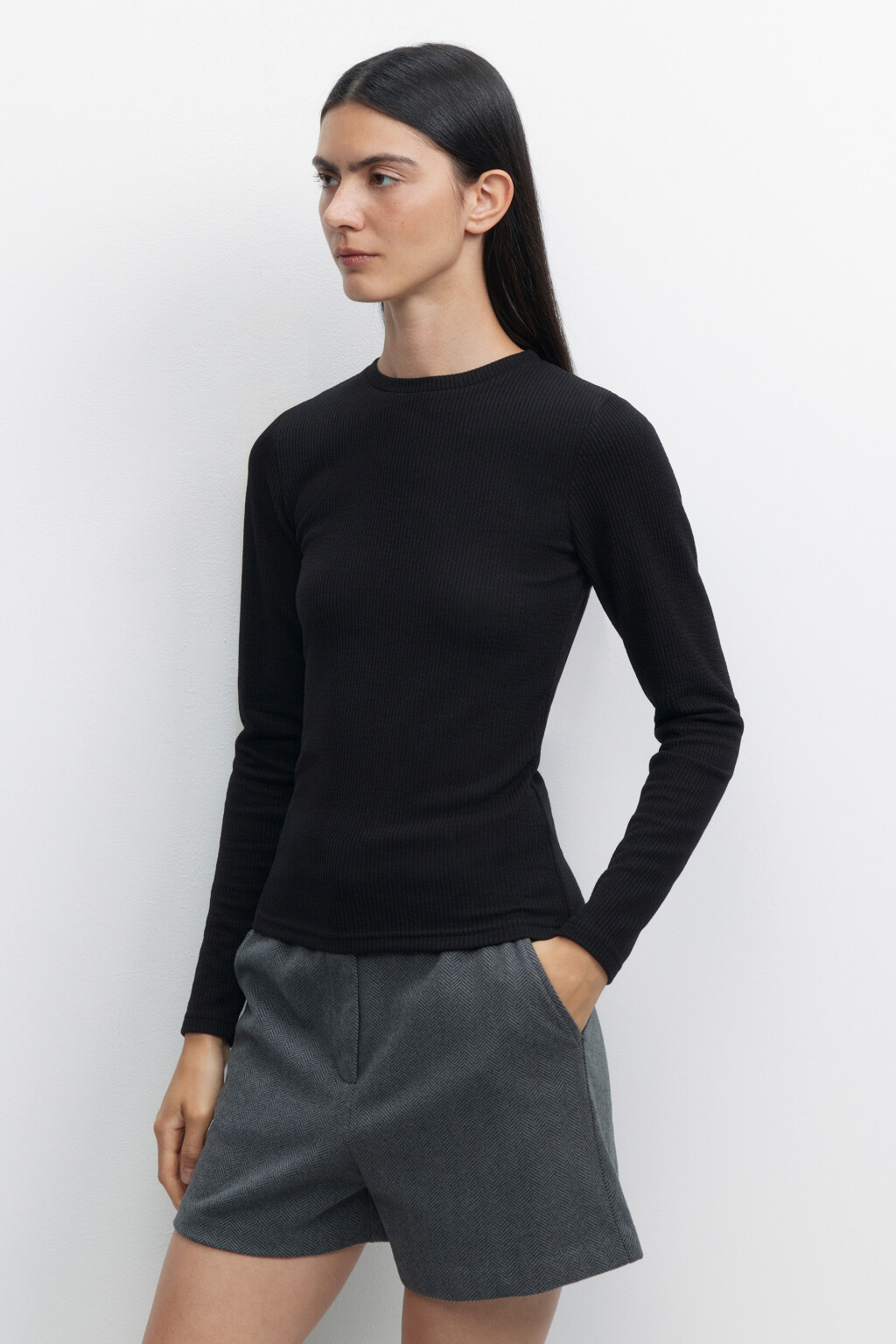 Лонгслив облегающий в рубчик в базовых цветах - цвет черный - 3