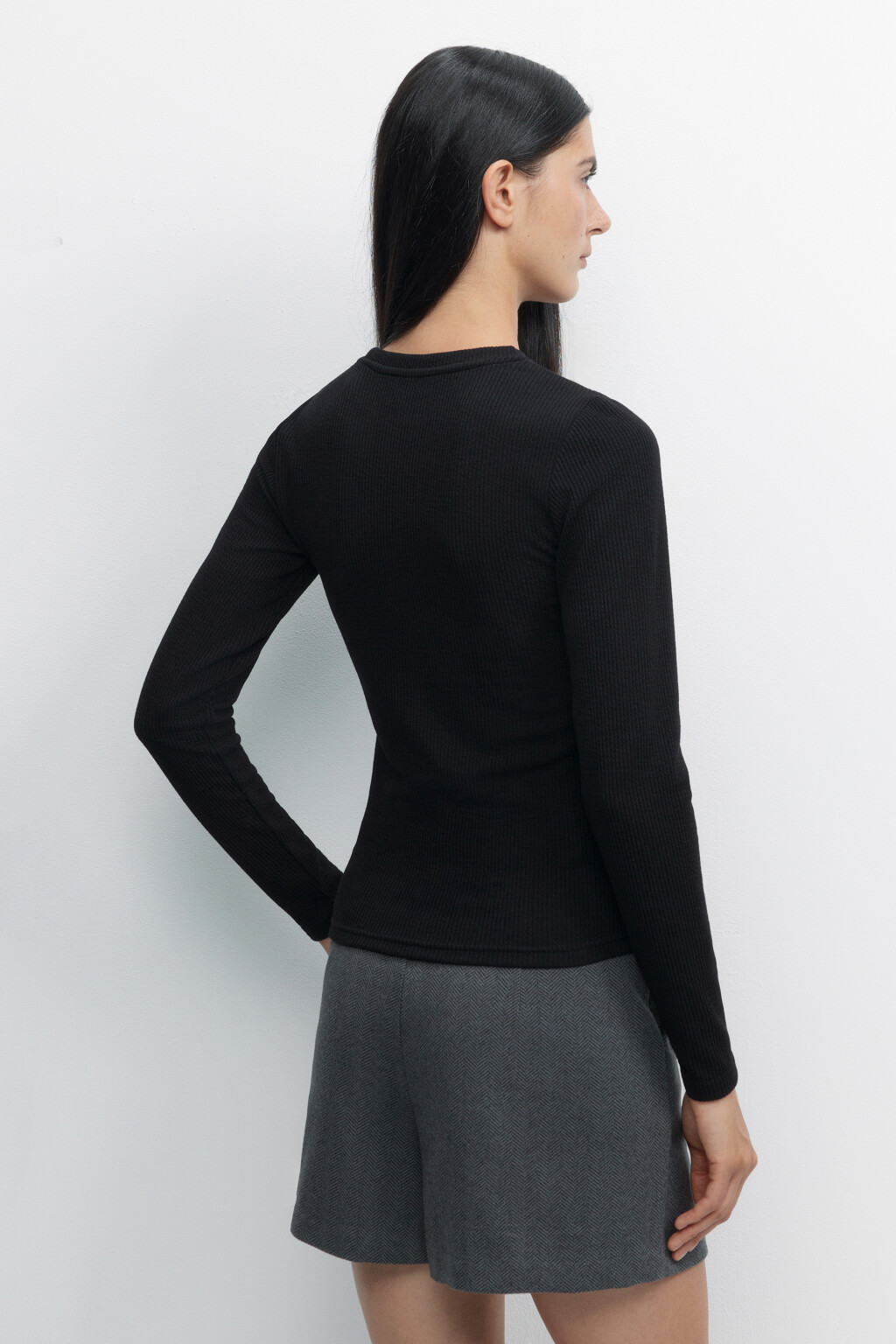 Лонгслив облегающий в рубчик в базовых цветах - цвет черный - 5