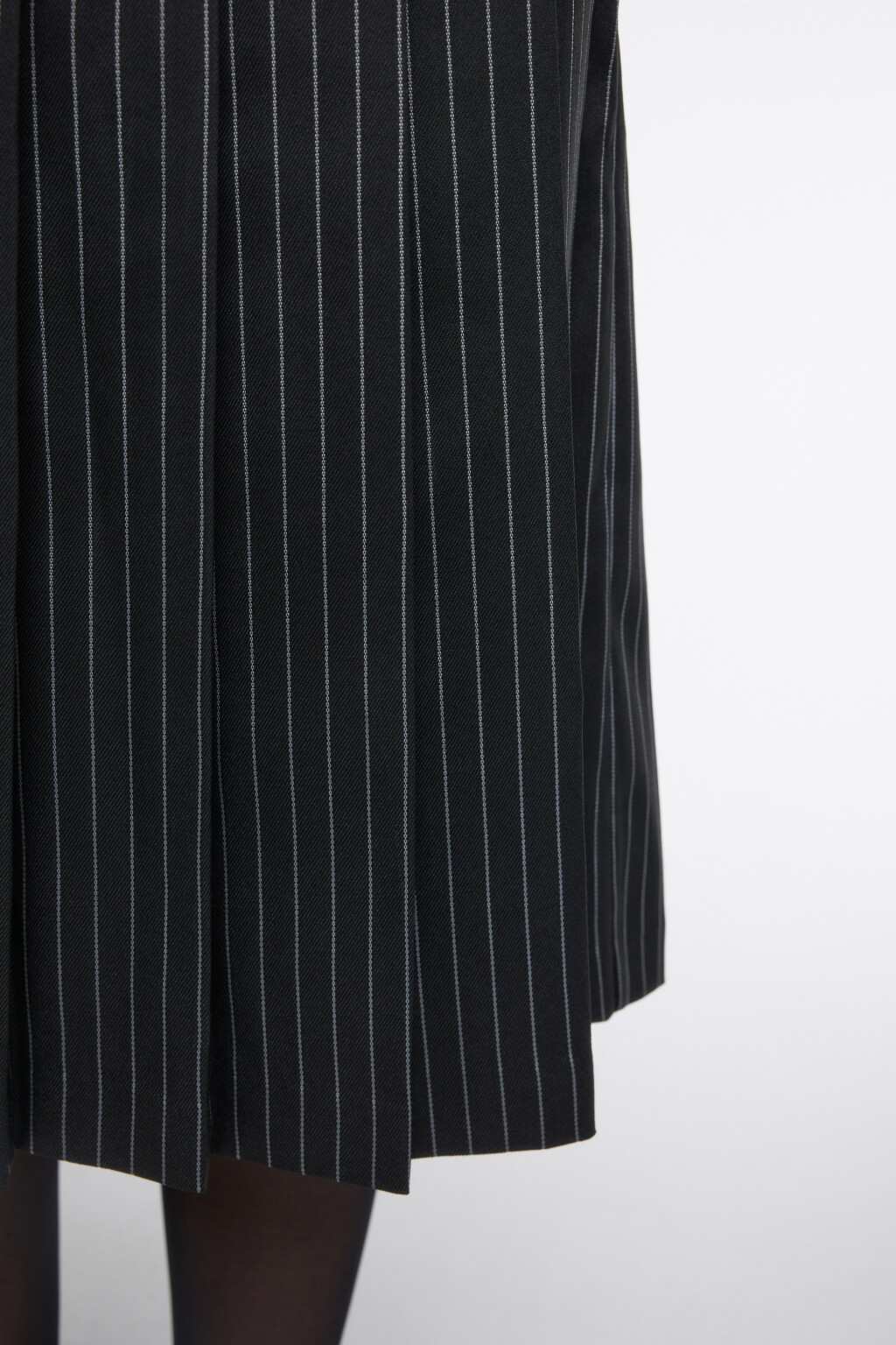 Юбка миди костюмная плиссированная в полоску - цвет черный - 6
