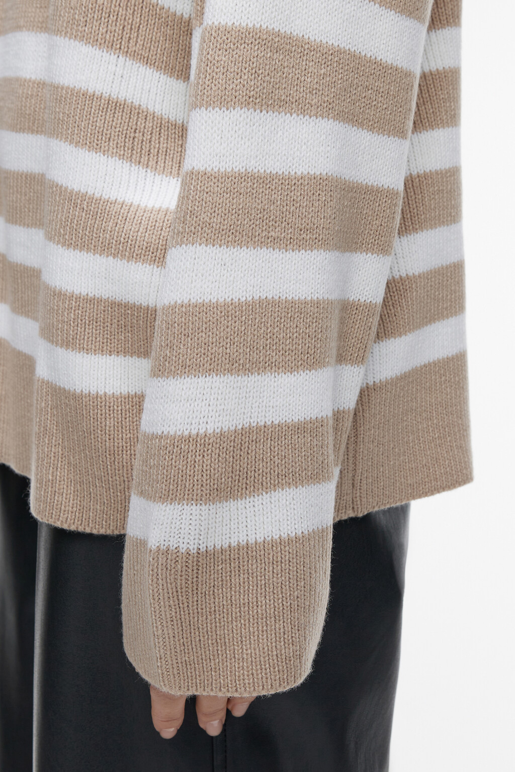 Свитер oversize с воротником-стойкой на молнии - цвет бежевый - 7