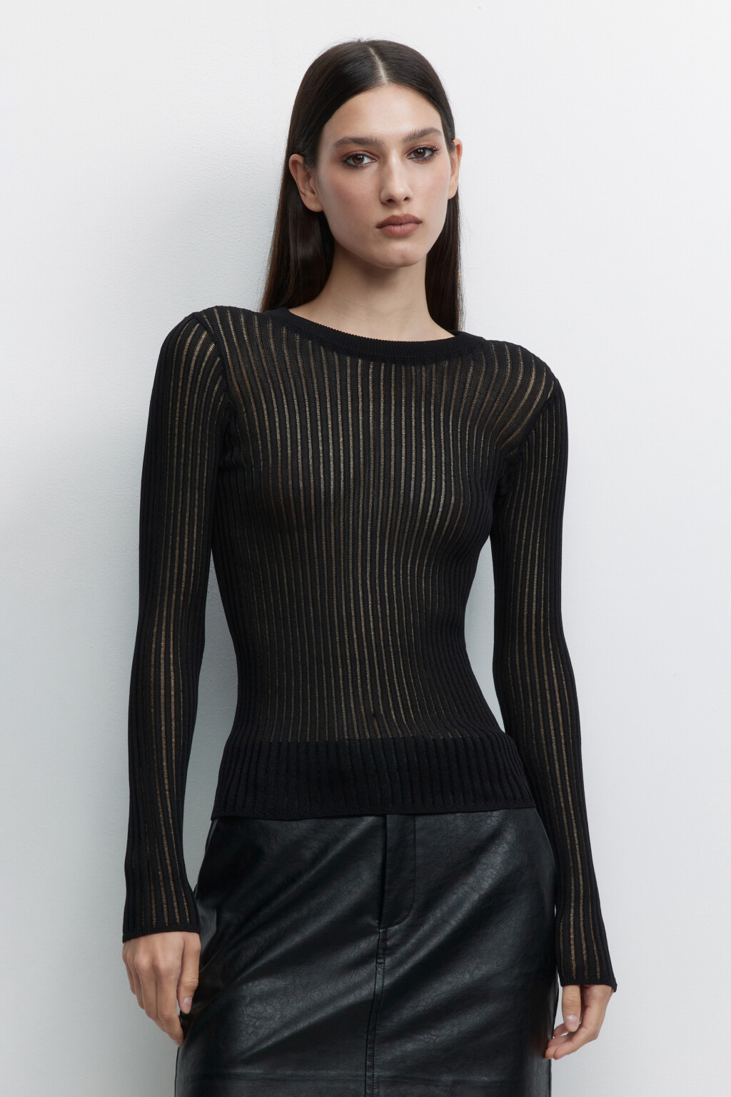 Лонгслив тонкий облегающий из ажурной ткани - цвет черный - 2