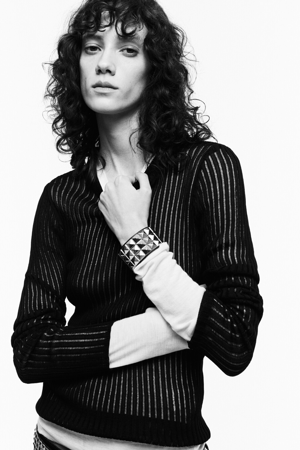 Лонгслив тонкий облегающий из ажурной ткани - цвет черный - 7