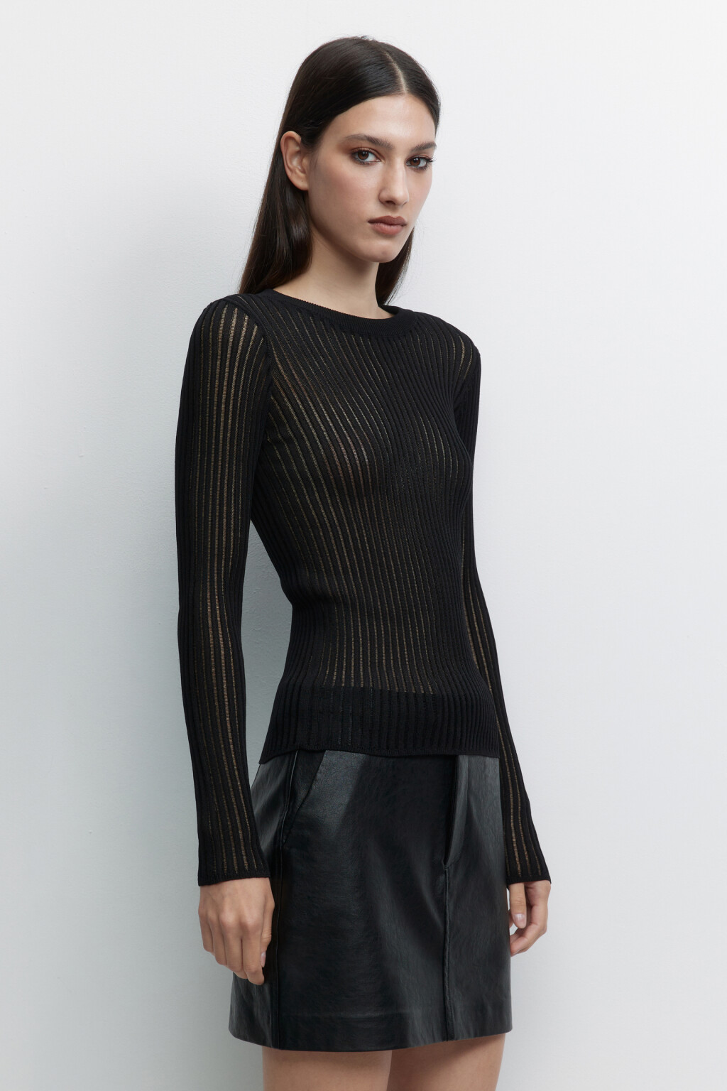 Лонгслив тонкий облегающий из ажурной ткани - цвет черный - 3