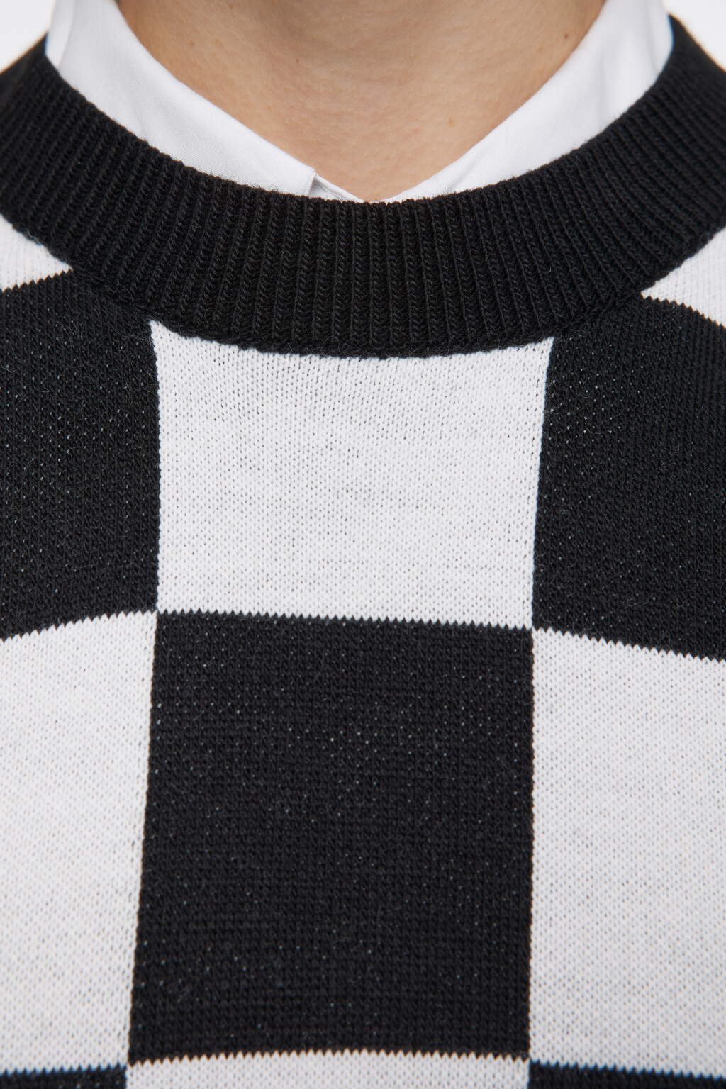 Жилетка вязаная жаккардовая с принтом в клетку - цвет черный - 6