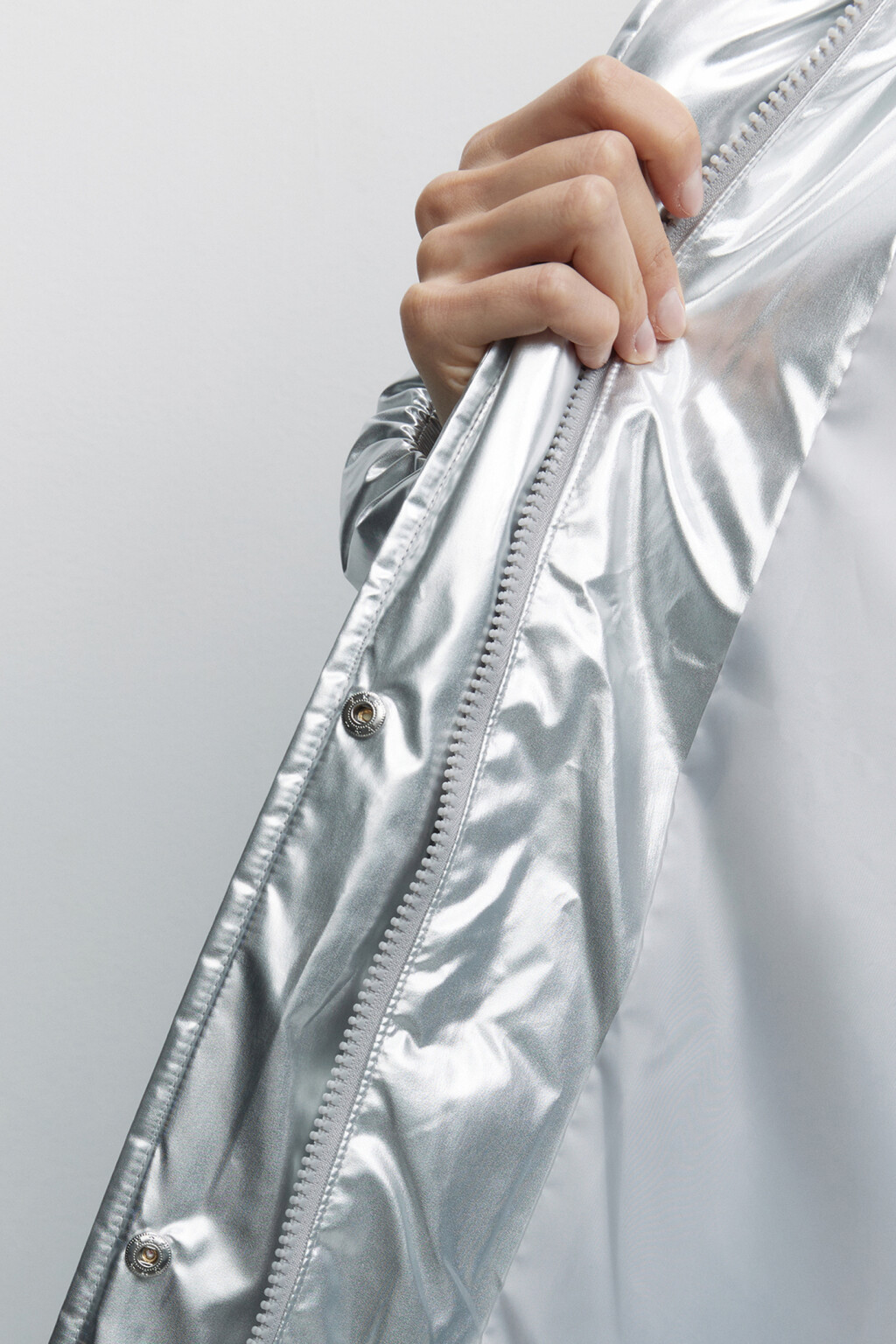 Куртка дутая стеганая с капюшоном и эффектом металлик - цвет серый - 7