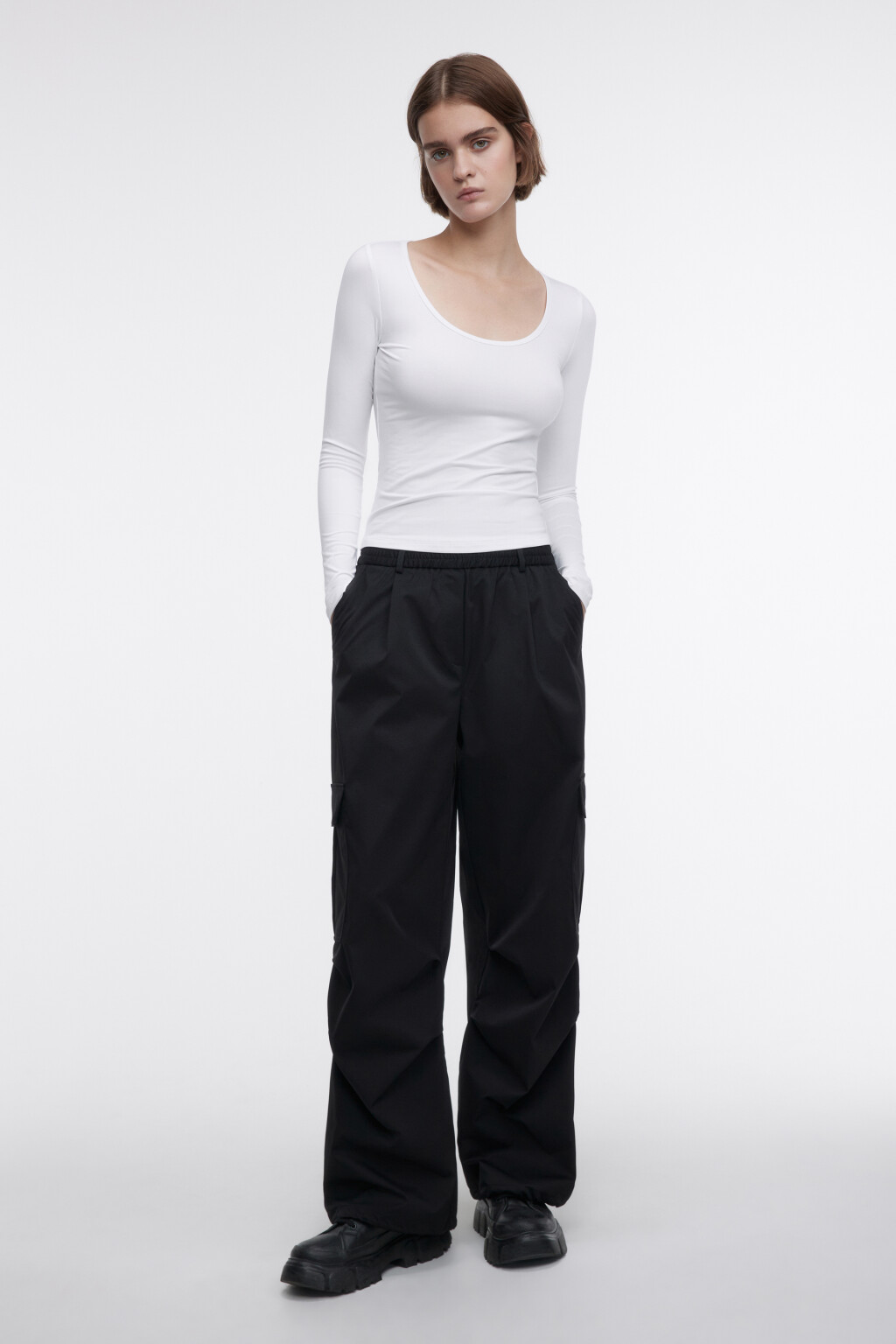 Лонгслив облегающий гладкий с глубоким вырезом - цвет белый - 4