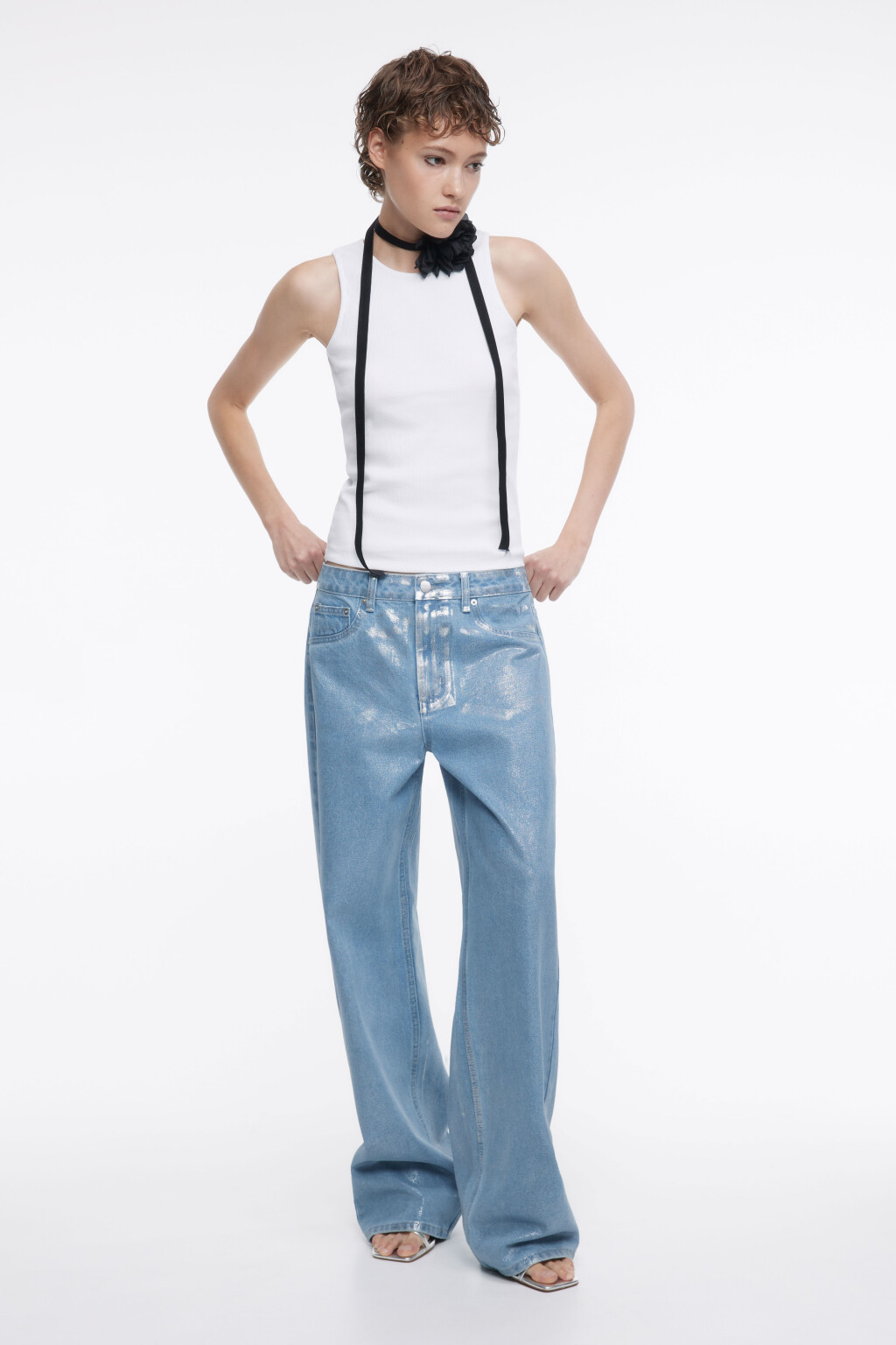 Джинсы широкие с серебристым покрытием - цвет серый - 2