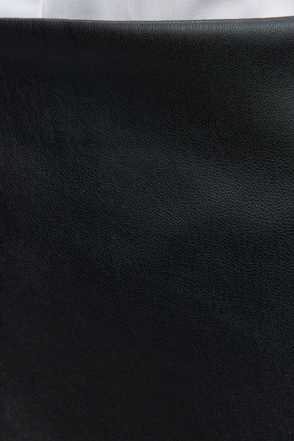 Юбка-трапеция мини с кожаной фактурой - цвет черный - 6