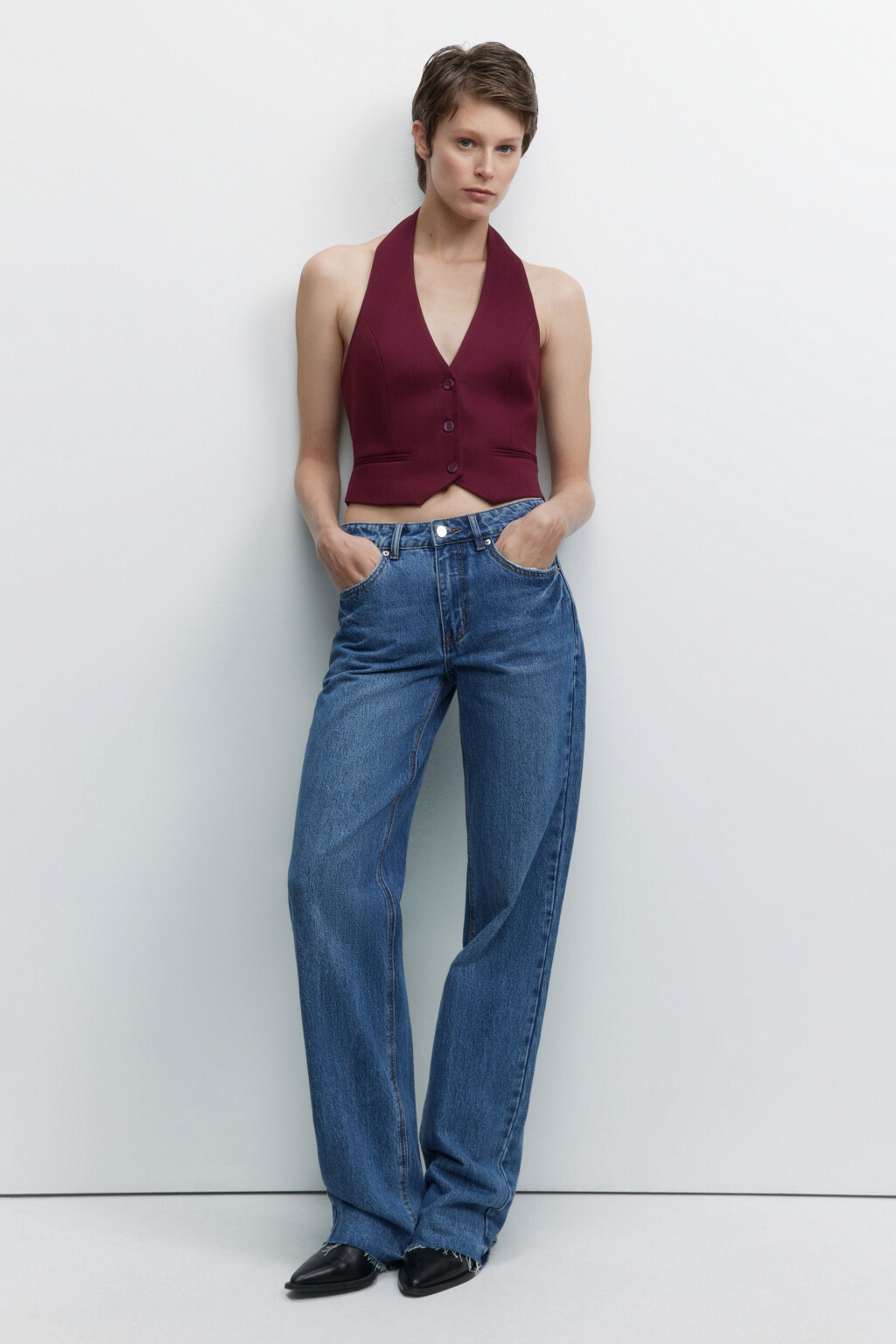 Жилет укороченный костюмный с открытыми плечами - цвет бордовый - 4