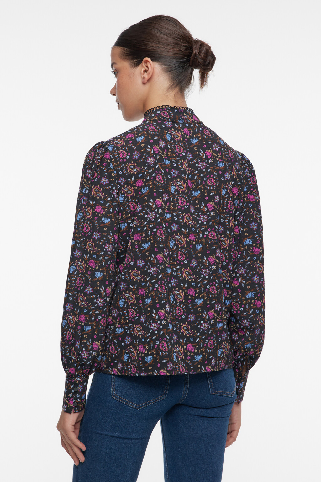 Блузка прямая с манишкой и цветочным принтом - цвет черный - 3