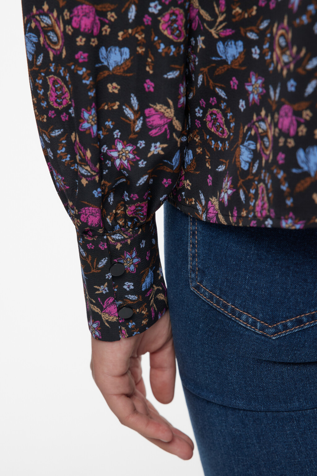 Блузка прямая с манишкой и цветочным принтом - цвет черный - 7