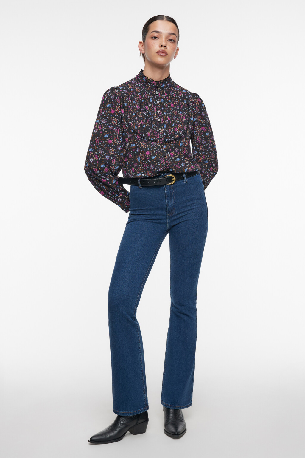 Блузка прямая с манишкой и цветочным принтом - цвет черный - 8