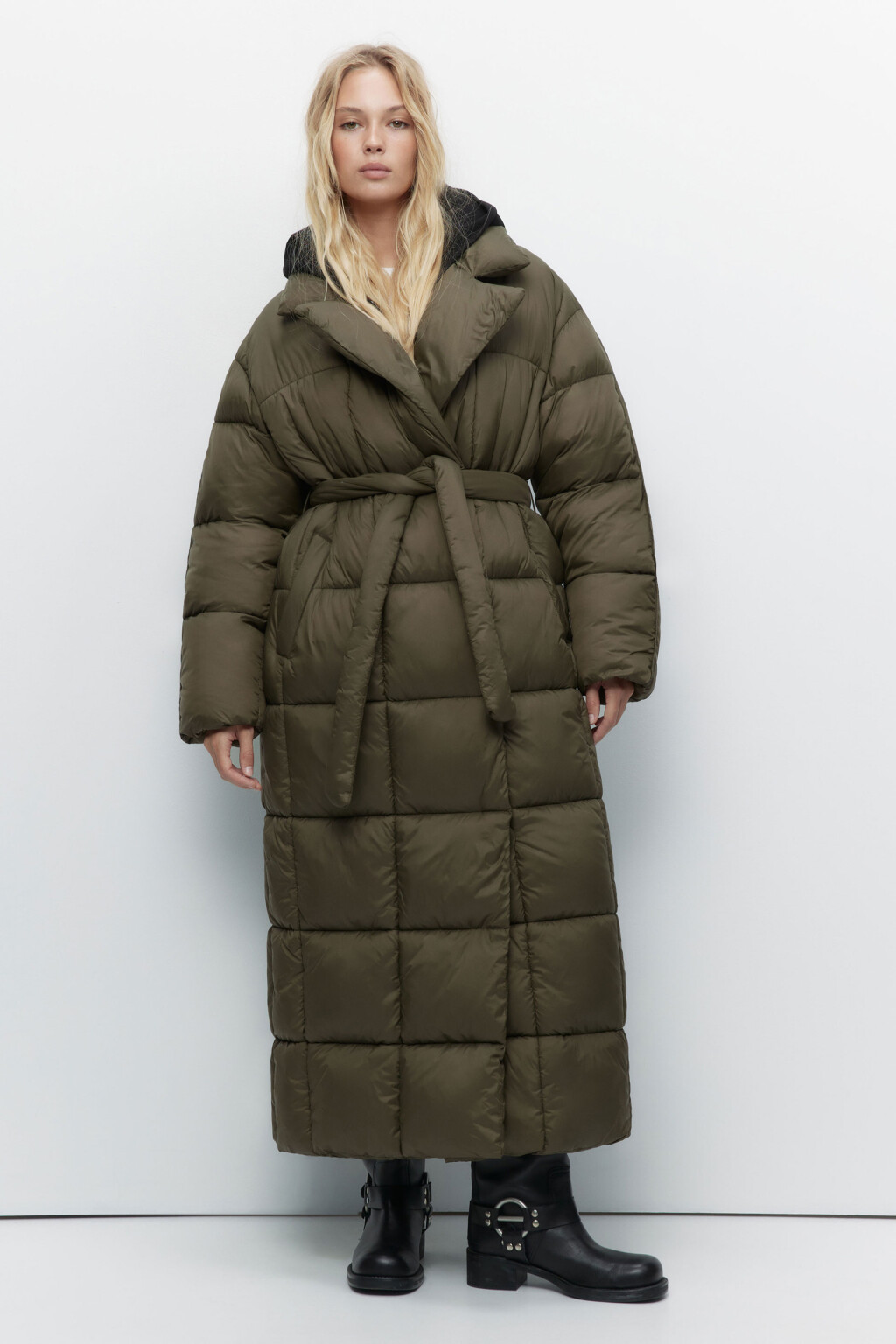 Пальто стеганое с поясом и широким воротником - цвет зеленый - 1