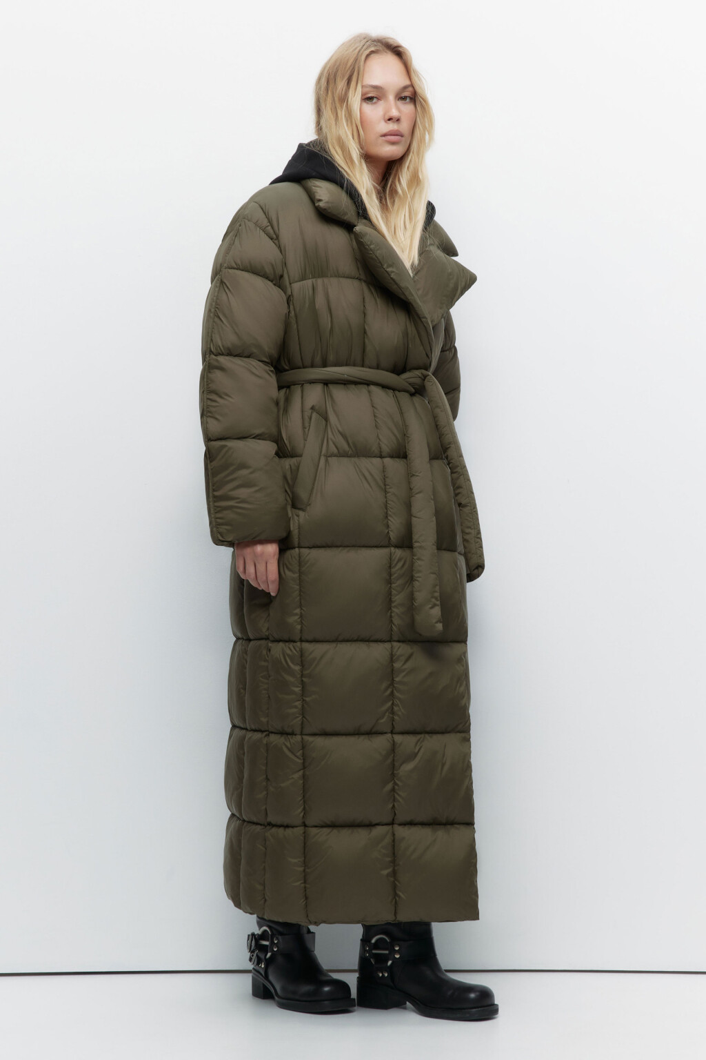 Пальто стеганое с поясом и широким воротником - цвет зеленый - 2