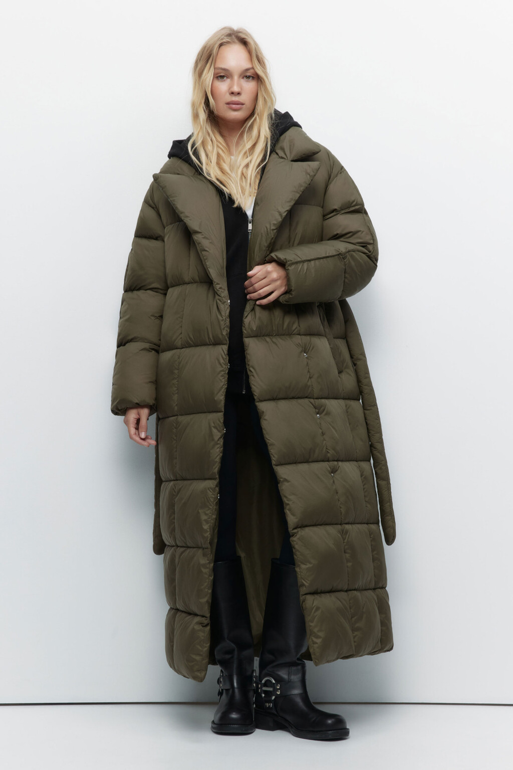 Пальто стеганое с поясом и широким воротником - цвет зеленый - 4