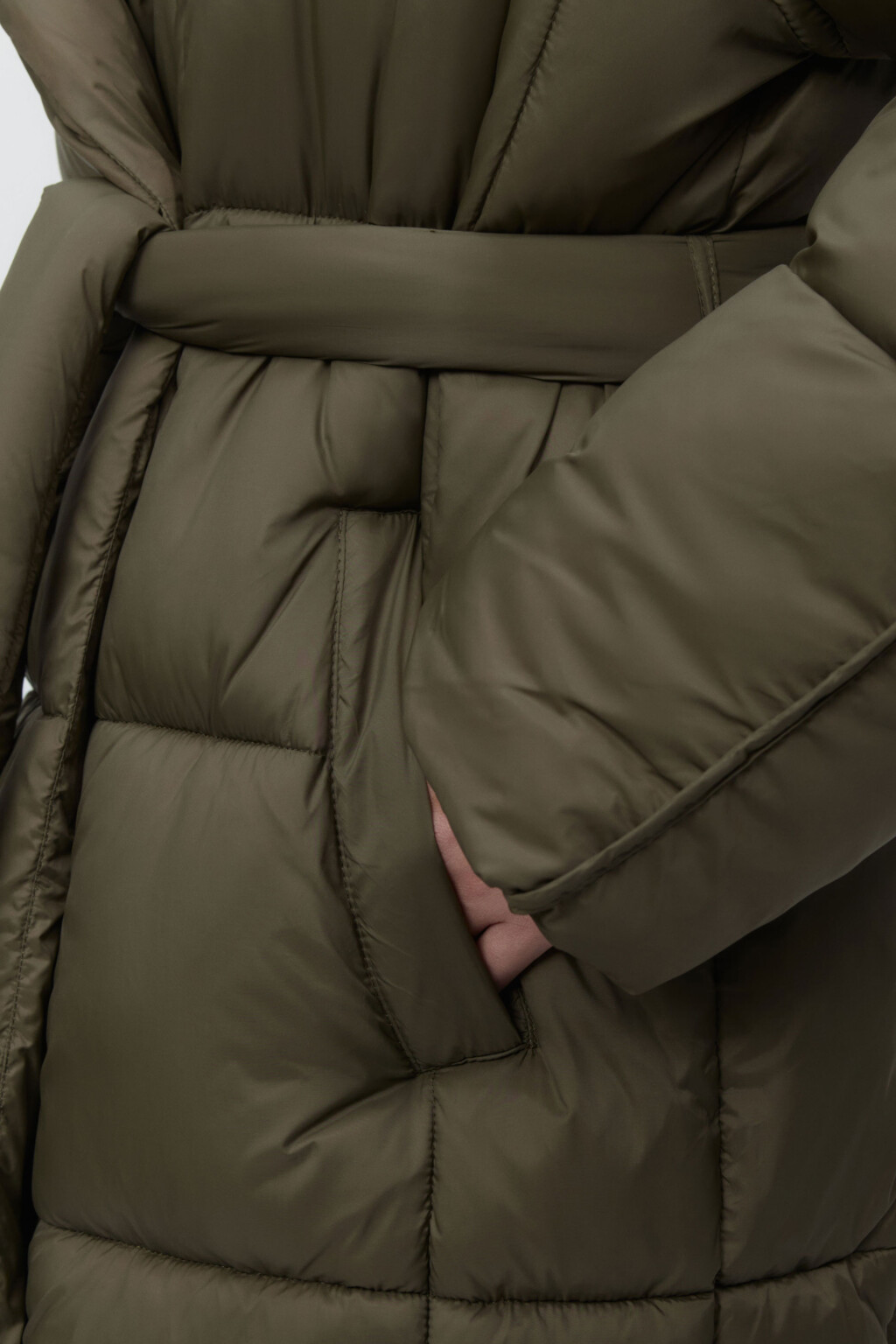 Пальто стеганое с поясом и широким воротником - цвет зеленый - 7