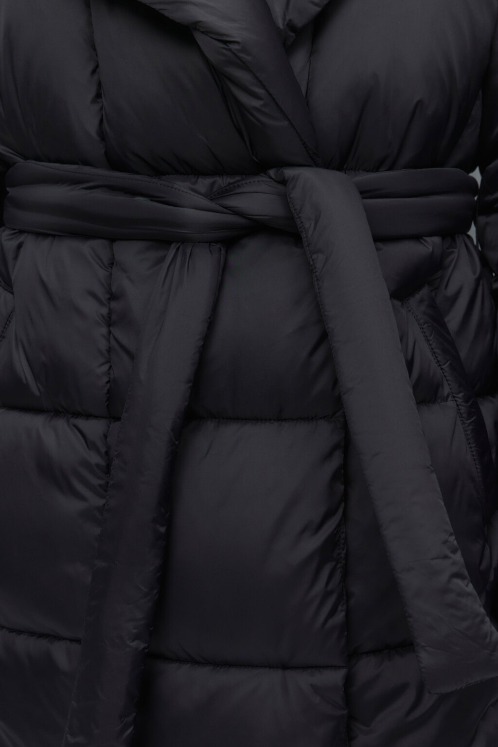 Пальто стеганое с поясом и широким воротником - цвет черный - 7