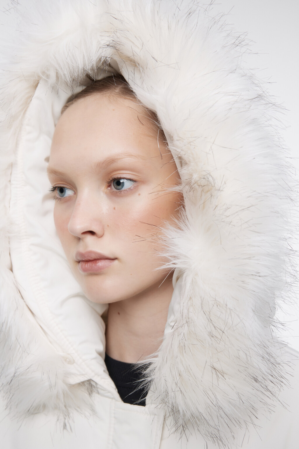 Куртка oversize утепленная с опушкой на капюшоне - цвет молочный - 2