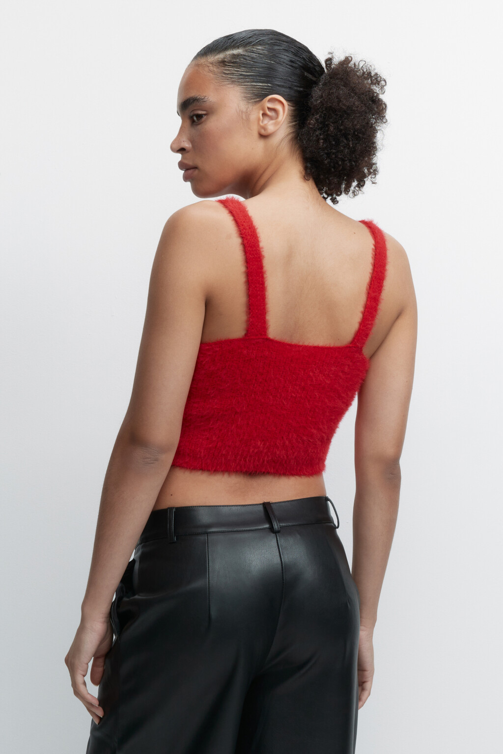 Топ-майка вязаный укороченный из пряжи-травки - цвет красный - 4