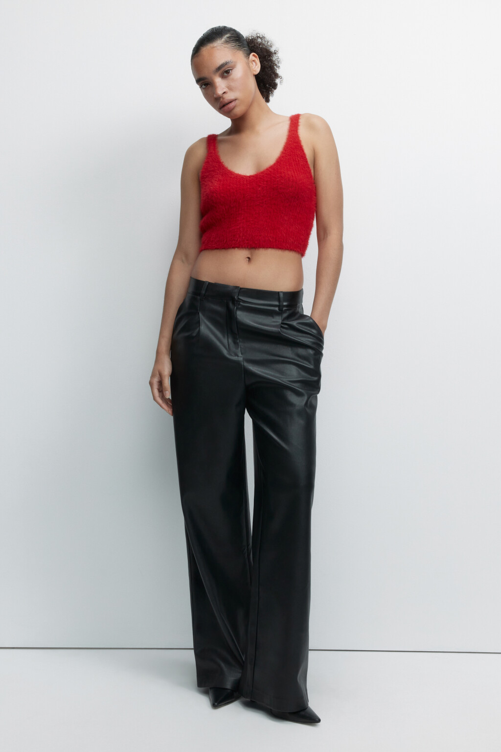 Топ-майка вязаный укороченный из пряжи-травки - цвет красный - 1