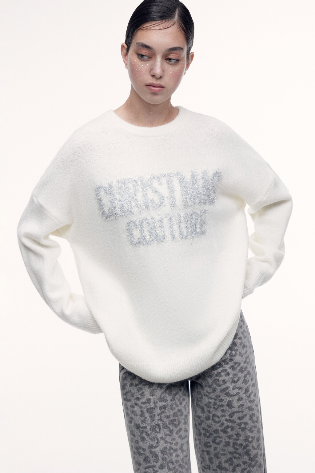 Джемпер oversize вязаный с принтом-надписью - цвет бежевый - 2